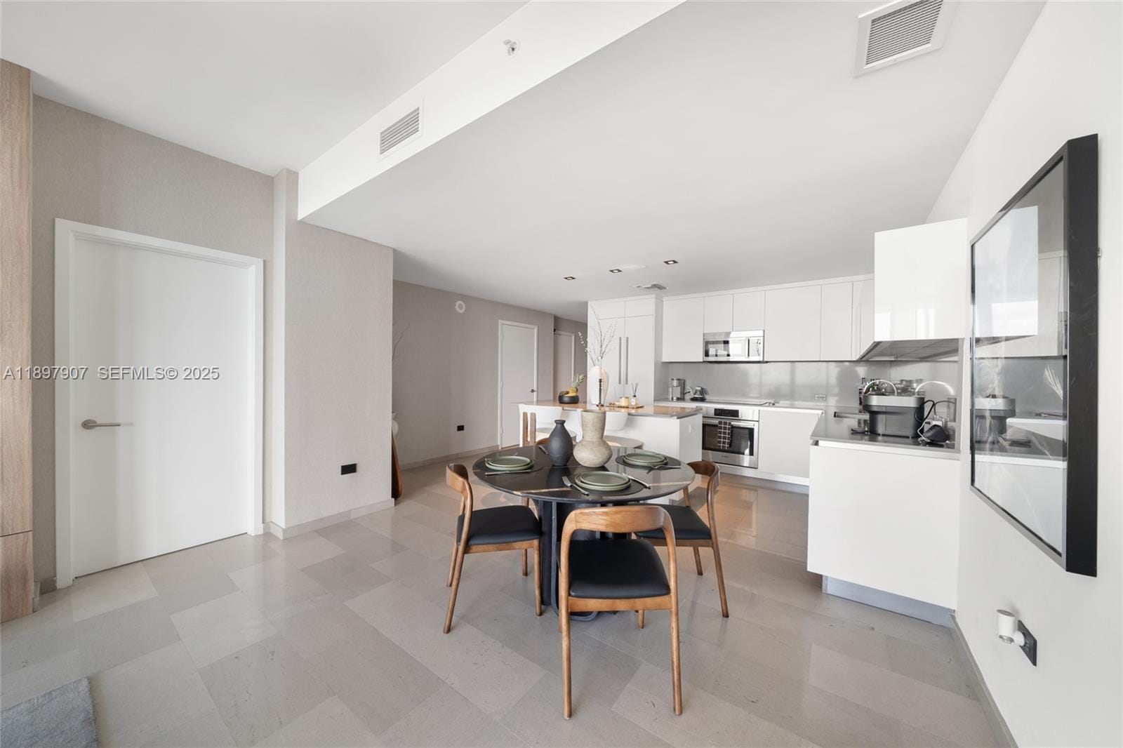88 SW 7th Street 3910 — photo 8