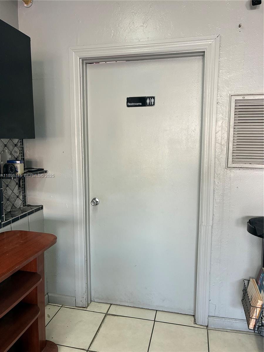 1 S Krome Avenue — photo 9
