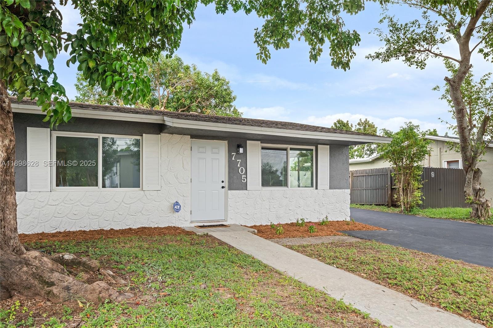 7705 Kimberly Boulevard, North Lauderdale, FL 33068 photo 2