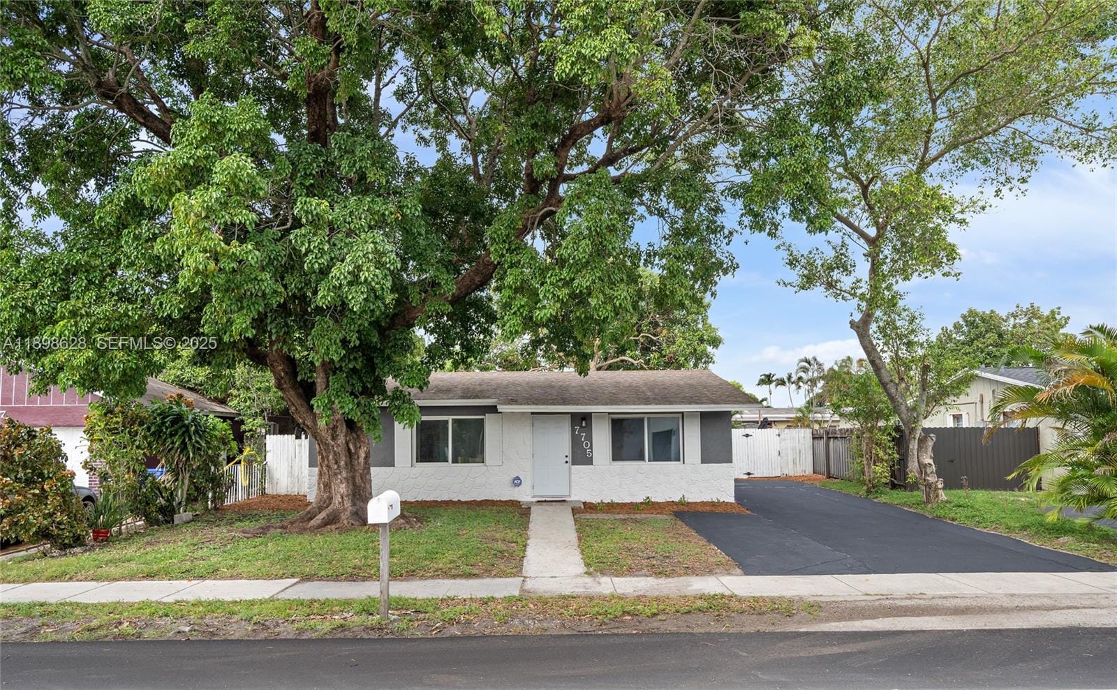 7705 Kimberly Boulevard, North Lauderdale, FL 33068 photo 3
