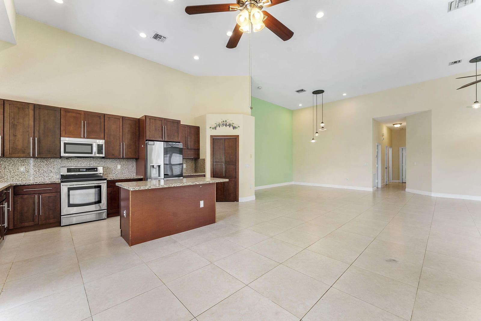 7793 Highlands Cir — photo 10