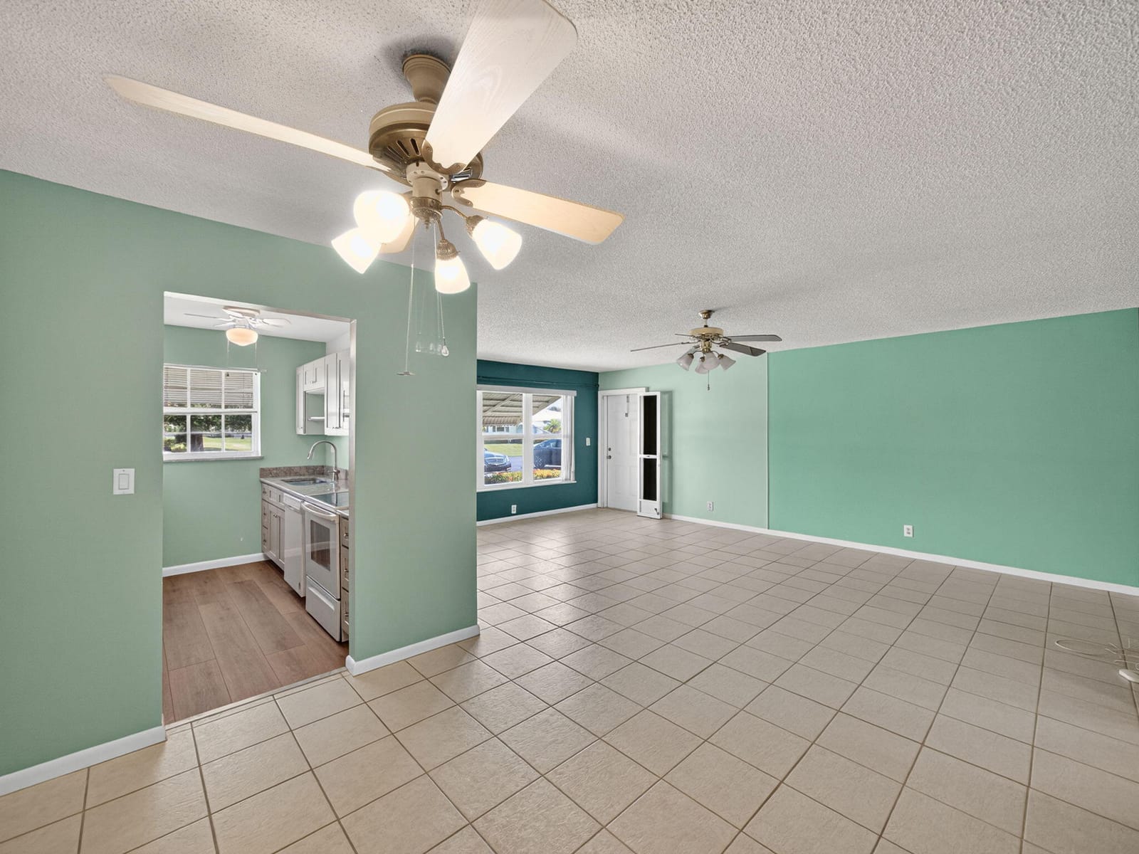 111 Lakes End Drive B — photo 4