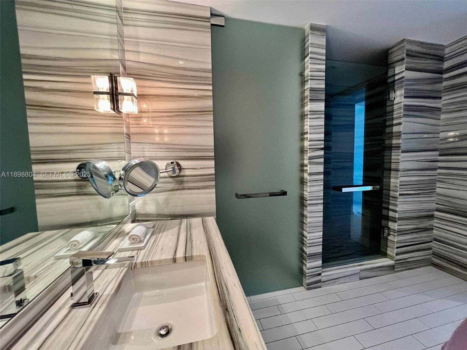 2201 Collins Avenue 626 — photo 4