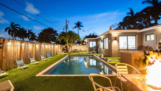 1024 NE 4th Street, Hallandale Beach, FL 33009