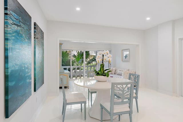 300 S Ocean Boulevard 2e, sold in Three Hundred Ocean Blvd Apts Inc, Palm Beach, FL
