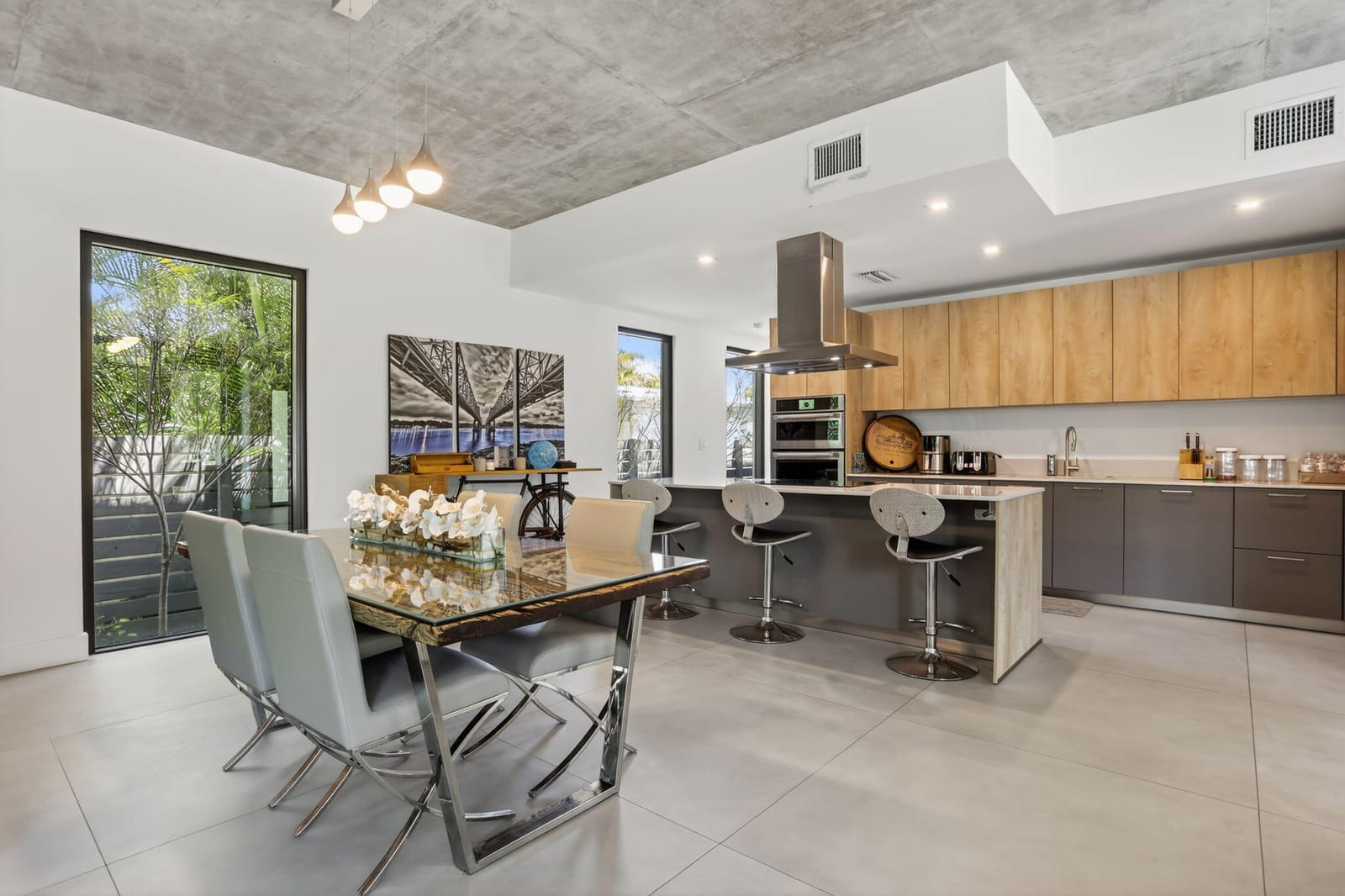 925 NE 6th Street — photo 8
