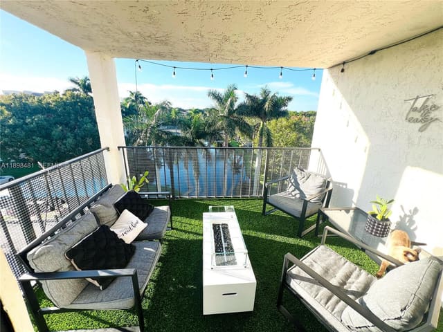 6190 Woodlands Boulevard 517, Tamarac, FL 33319