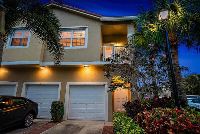 105 Lighthouse Circle J, Tequesta, FL 33469