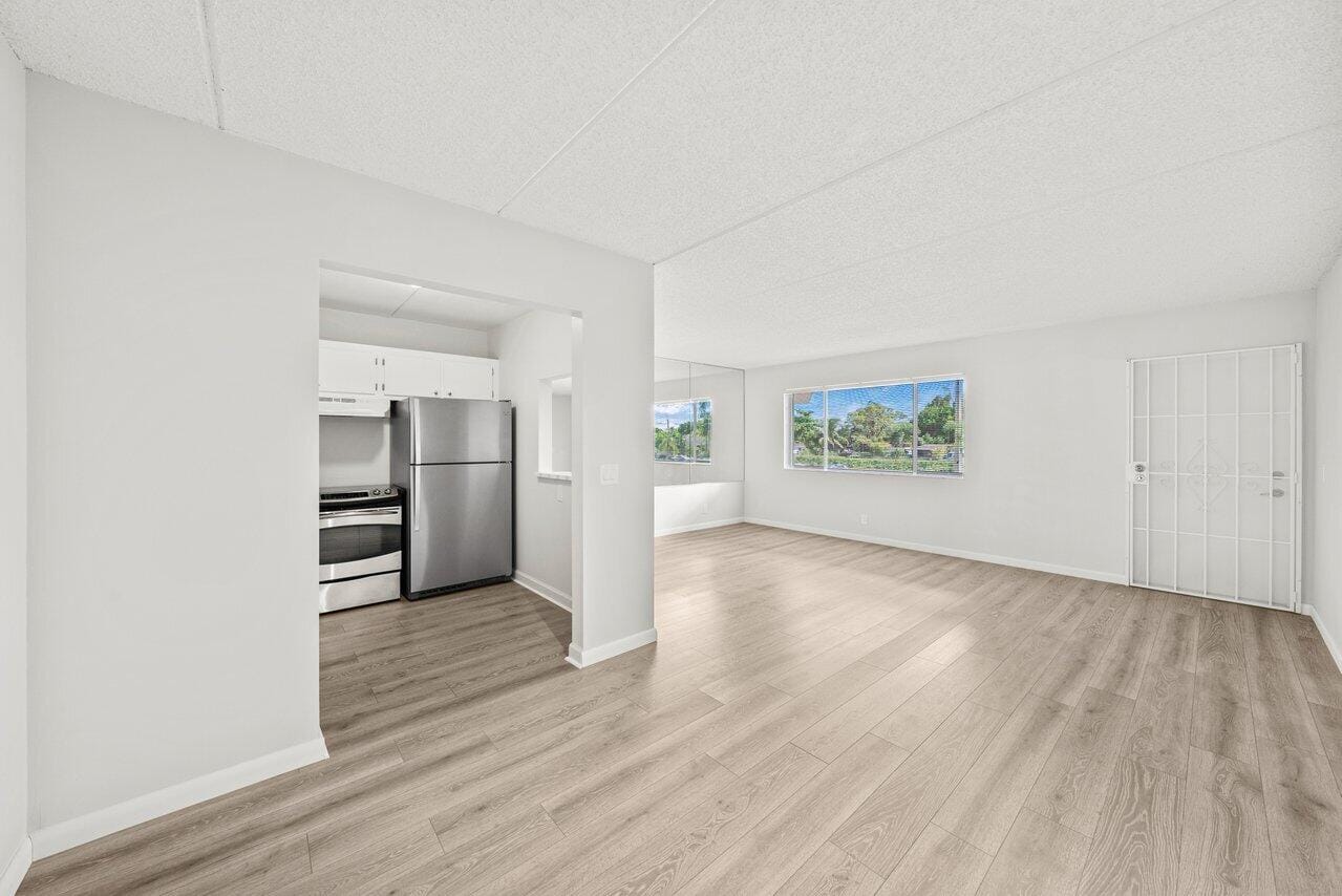 300 Village Green Circle S 206, Palm Springs, FL 33461