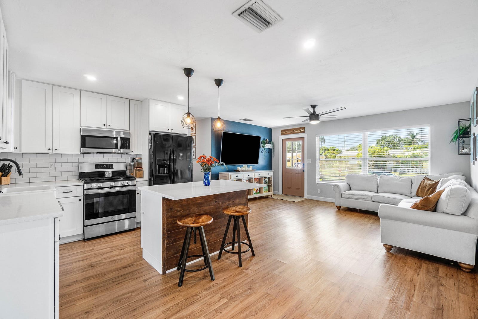 826 Small Drive, Lake Worth Beach, FL 33461 photo 2