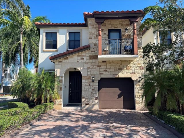 10375 NW 70th Lane, sold in Vintage Estates, Doral, FL