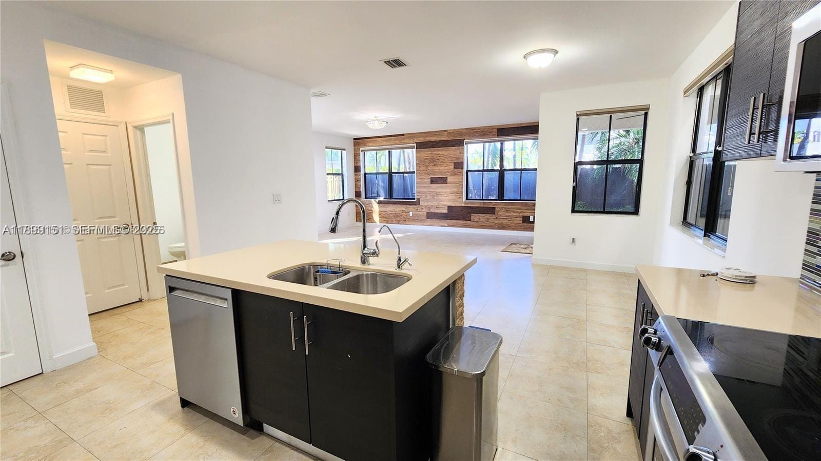 10375 NW 70th Lane, Doral, FL 33178 photo 5