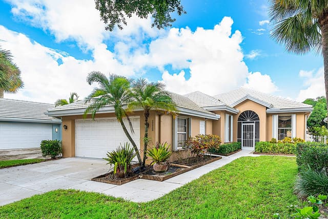 1115 Gator Trail, sold in Bear Island, West Palm Beach, FL