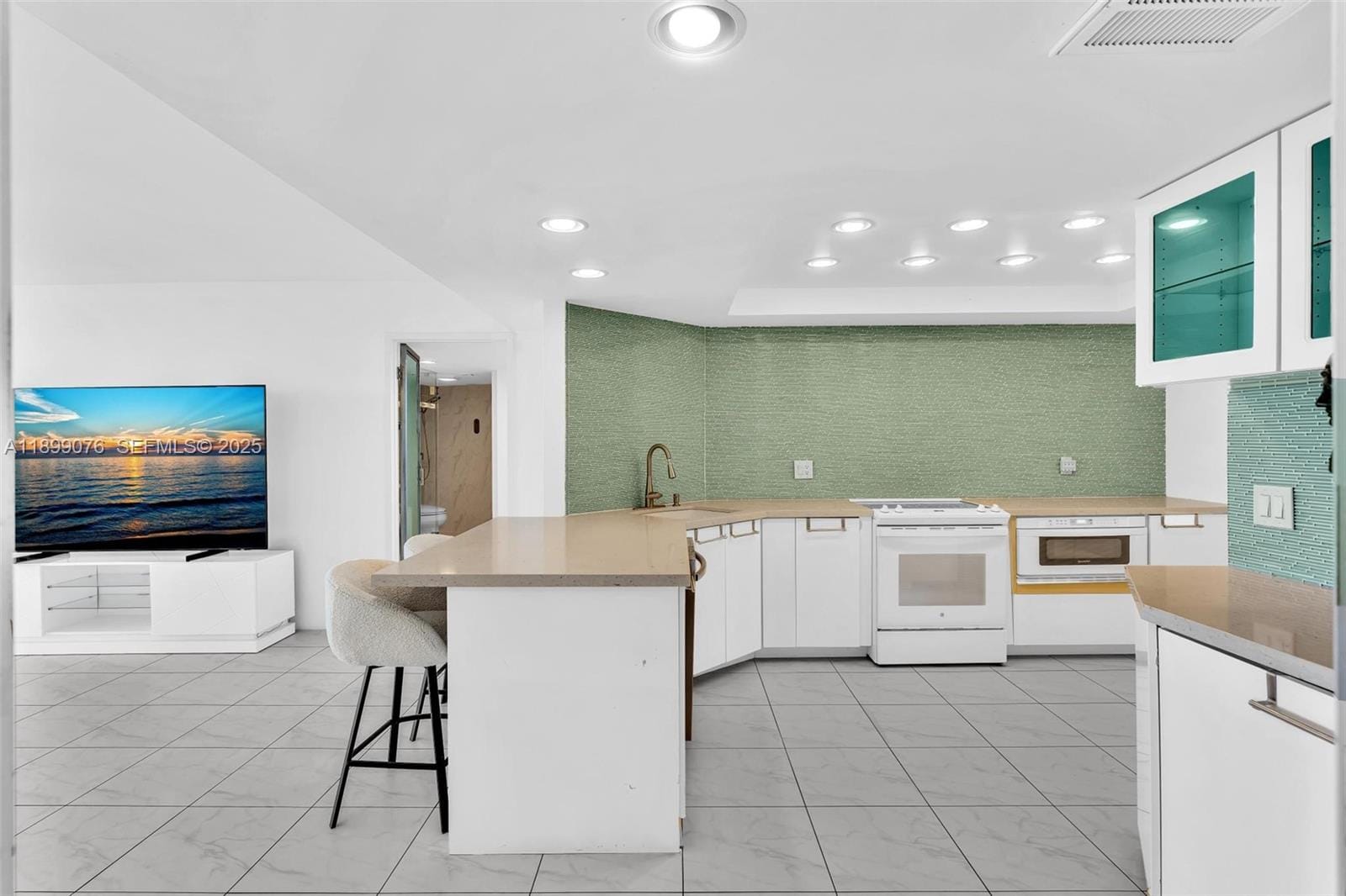 2425 Presidential Way 2003, West Palm Beach, FL 33401 photo 13