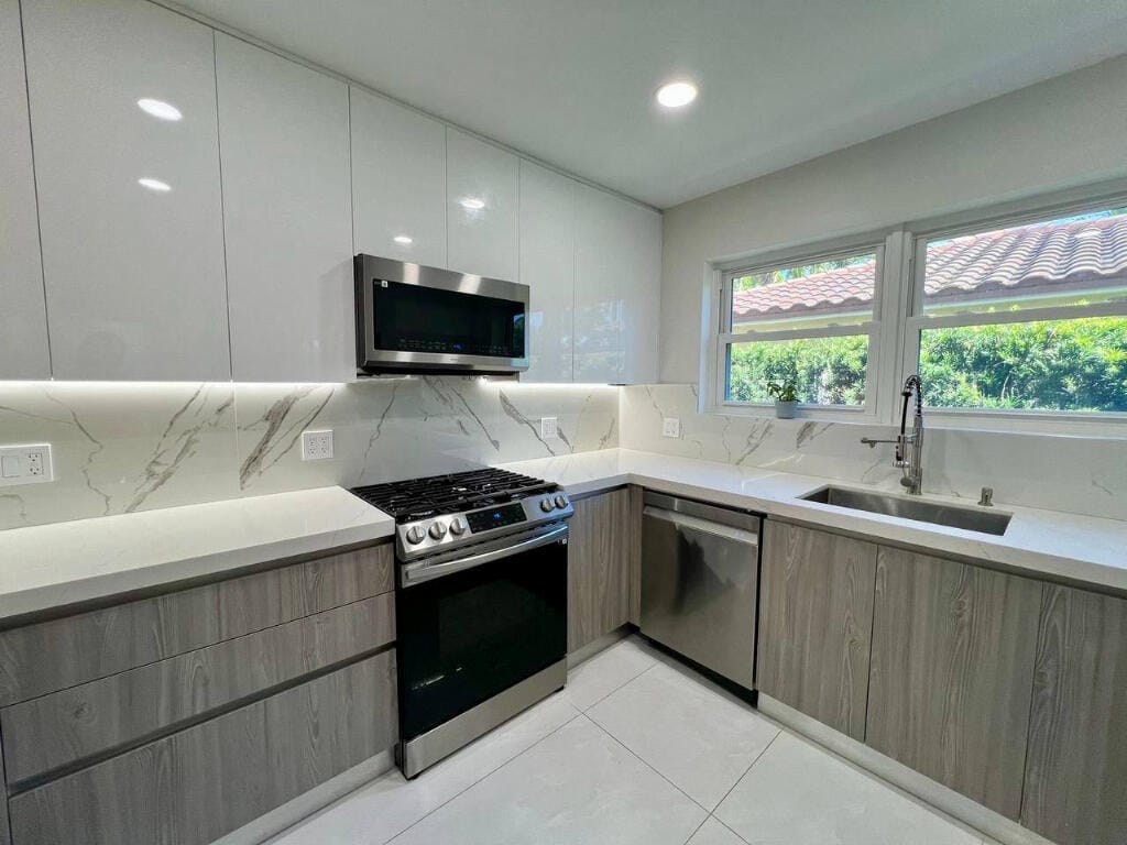 1042 Tyler Street, Hollywood, FL 33019 photo 14
