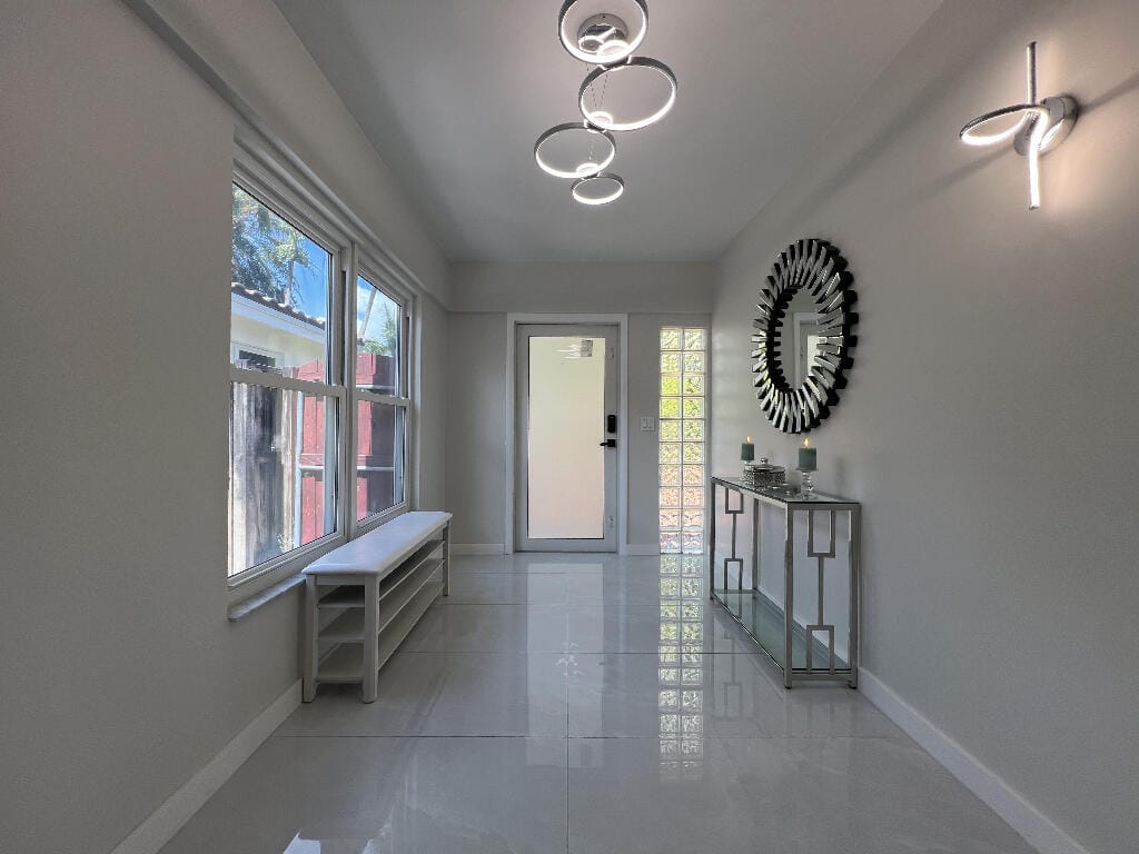 1042 Tyler Street — photo 4