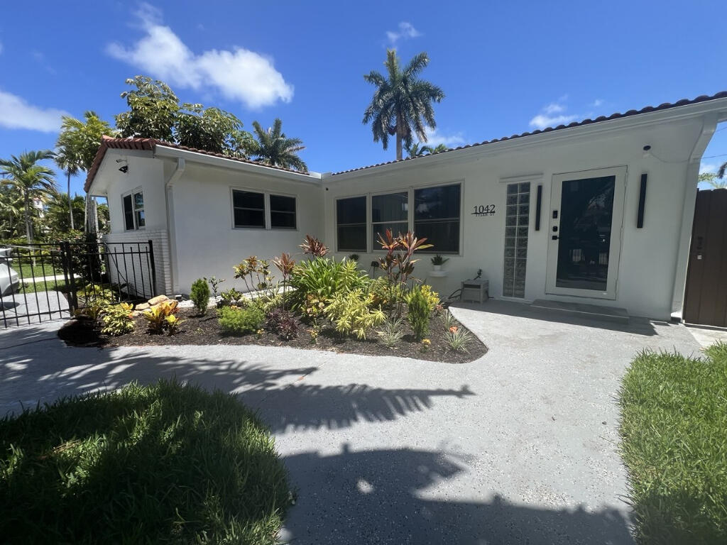 1042 Tyler Street, Hollywood, FL 33019, Hollywood