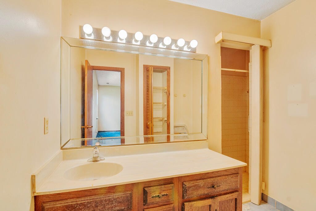 398 SW Ray Avenue — photo 7