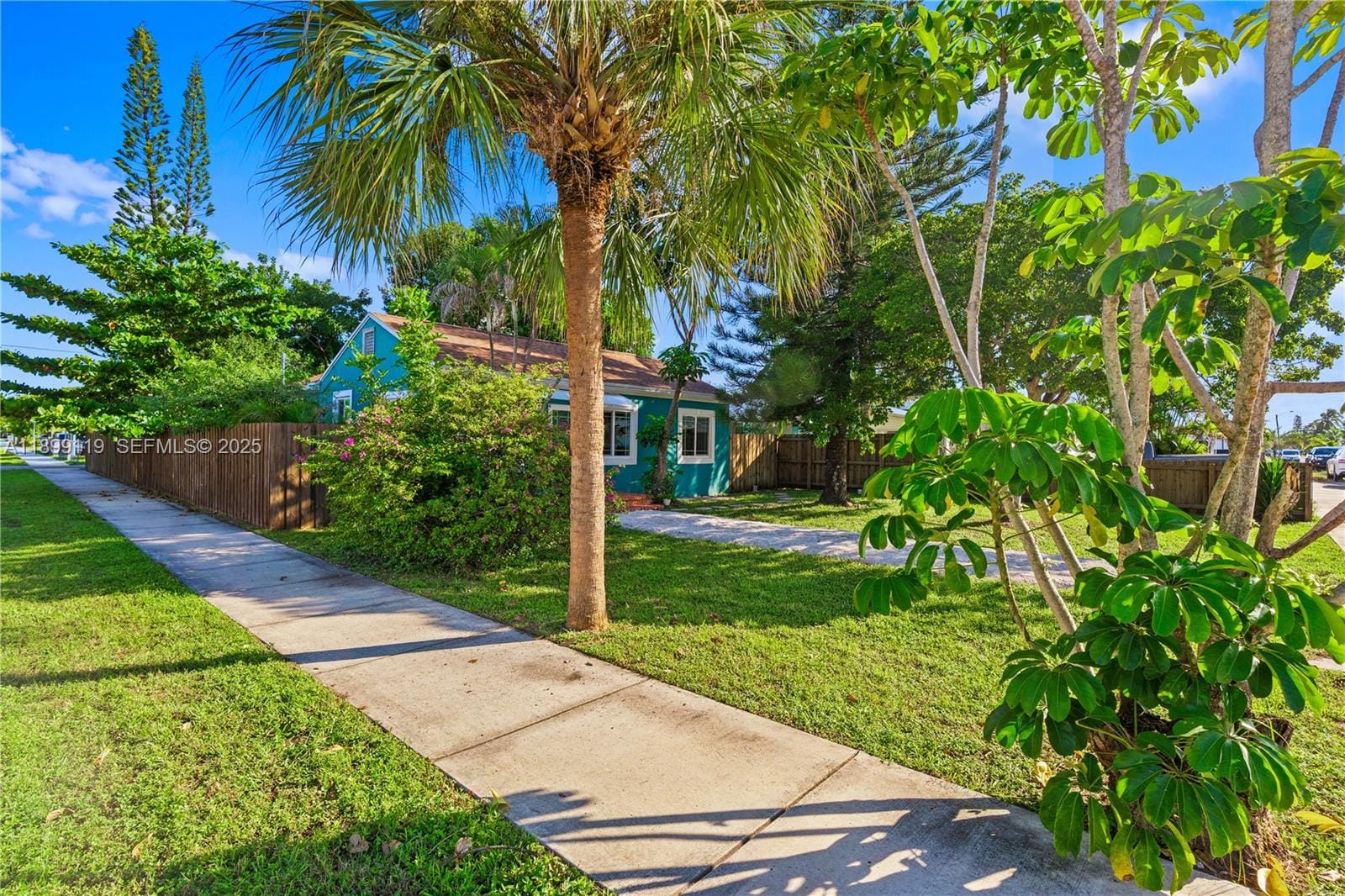 2447 Wilson Street, Hollywood, FL 33020 photo 2