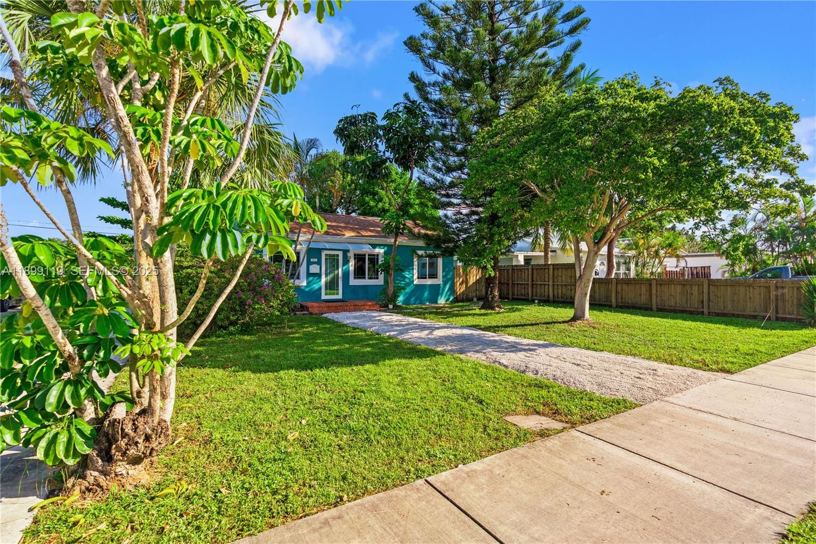 2447 Wilson Street, Hollywood, FL 33020 photo 3