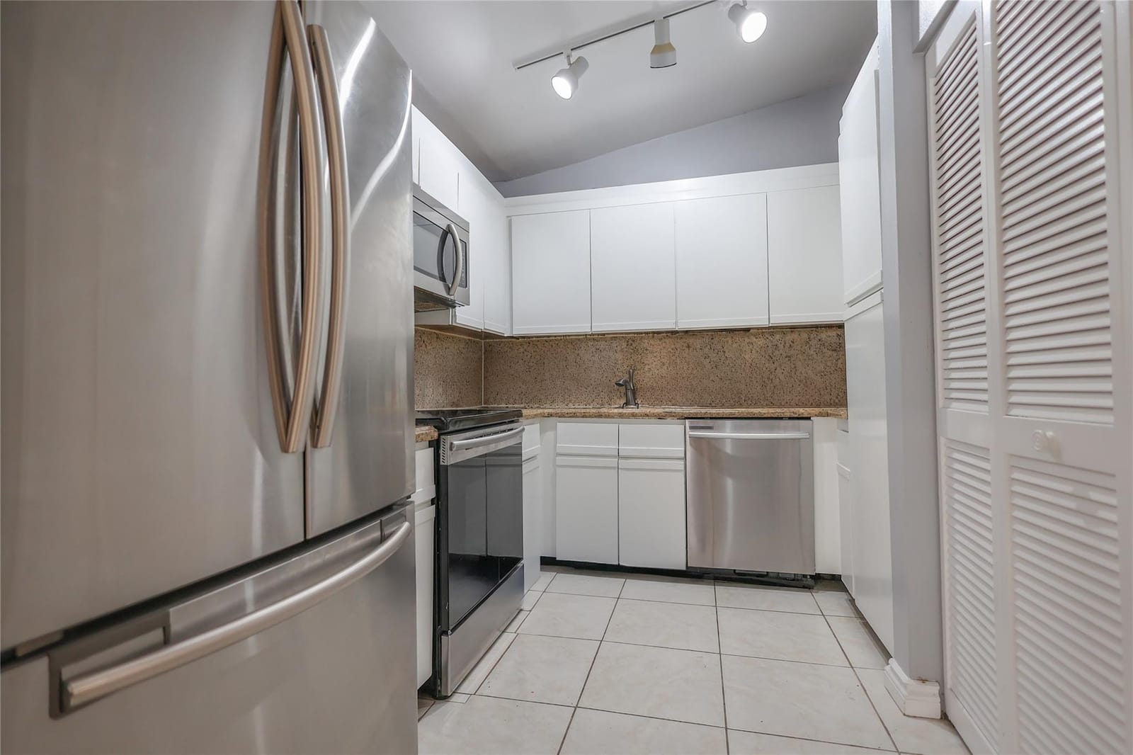 8725 Shadow Wood Boulevard 312, Coral Springs, FL 33071 photo 6