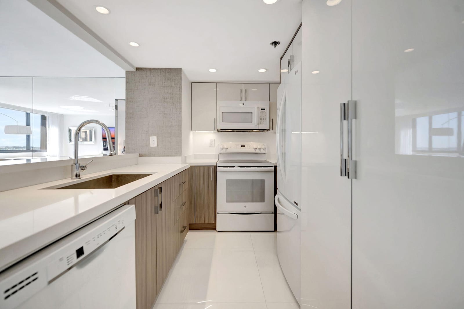 540 Brickell Key Drive 919, Miami, FL 33131 photo 2
