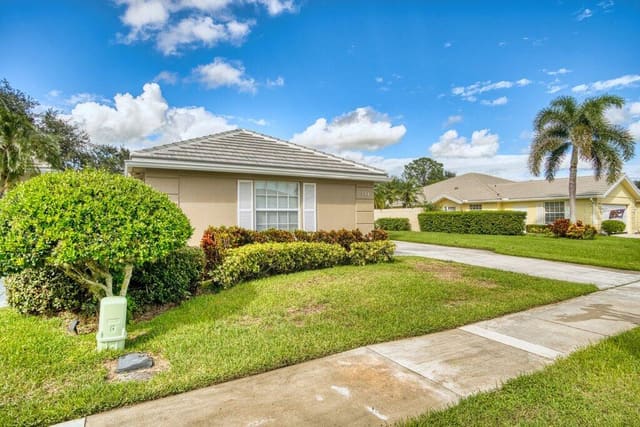 324 NW Bentley Circle, Port St. Lucie, FL 34986