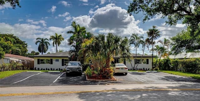 3860 NE 23rd Avenue, Lighthouse Point, FL 33064