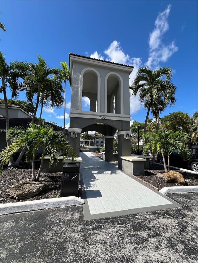 7090 NW 179th Street 102, Hialeah, FL 33015