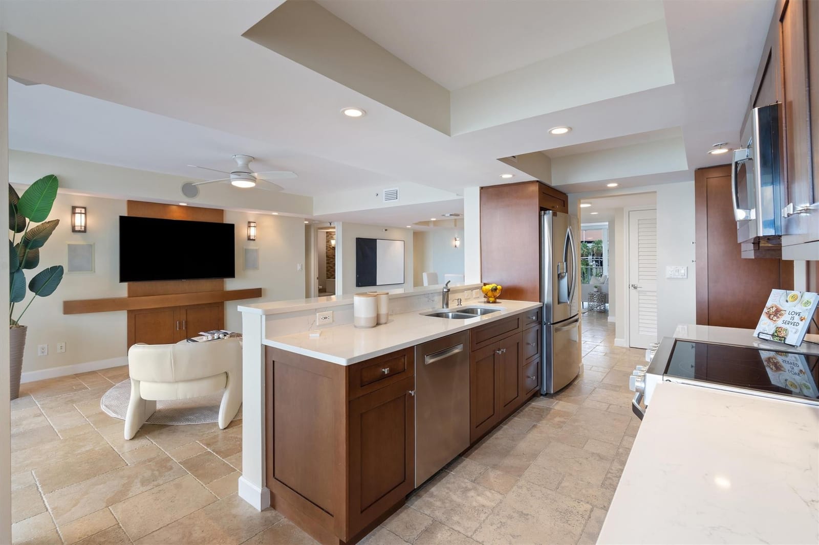 77 S Birch Road 5D — photo 8
