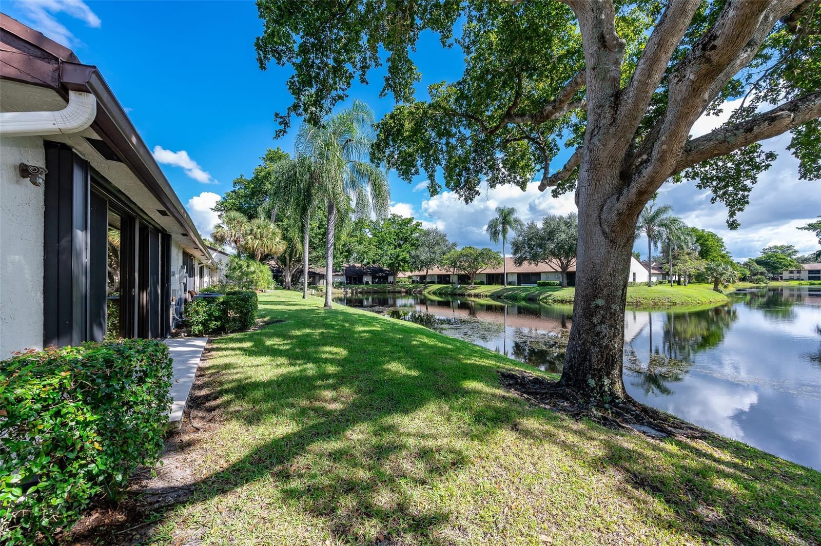 3272 Carambola Circle 3272 — photo 5