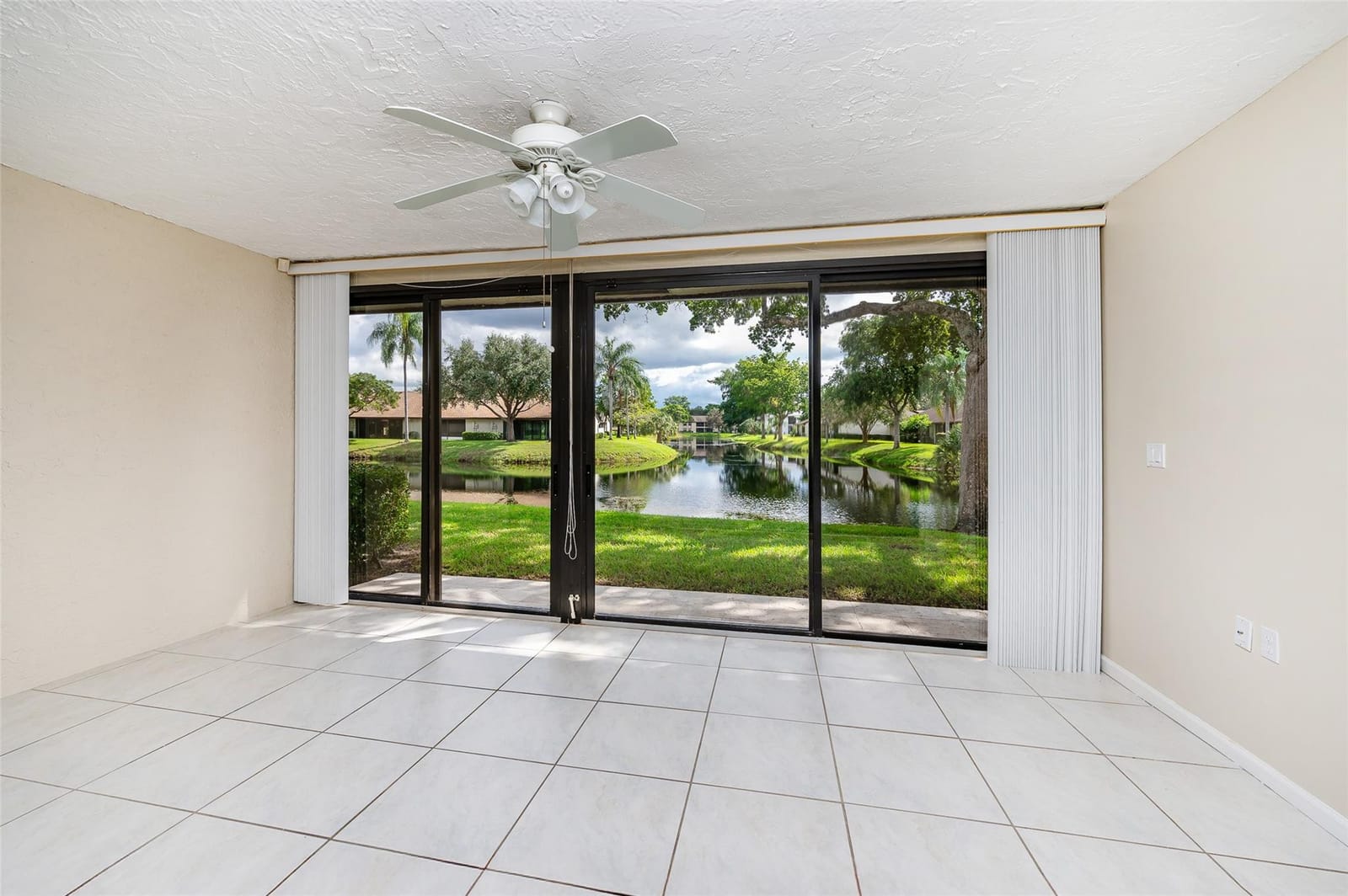 3272 Carambola Circle 3272 — photo 9