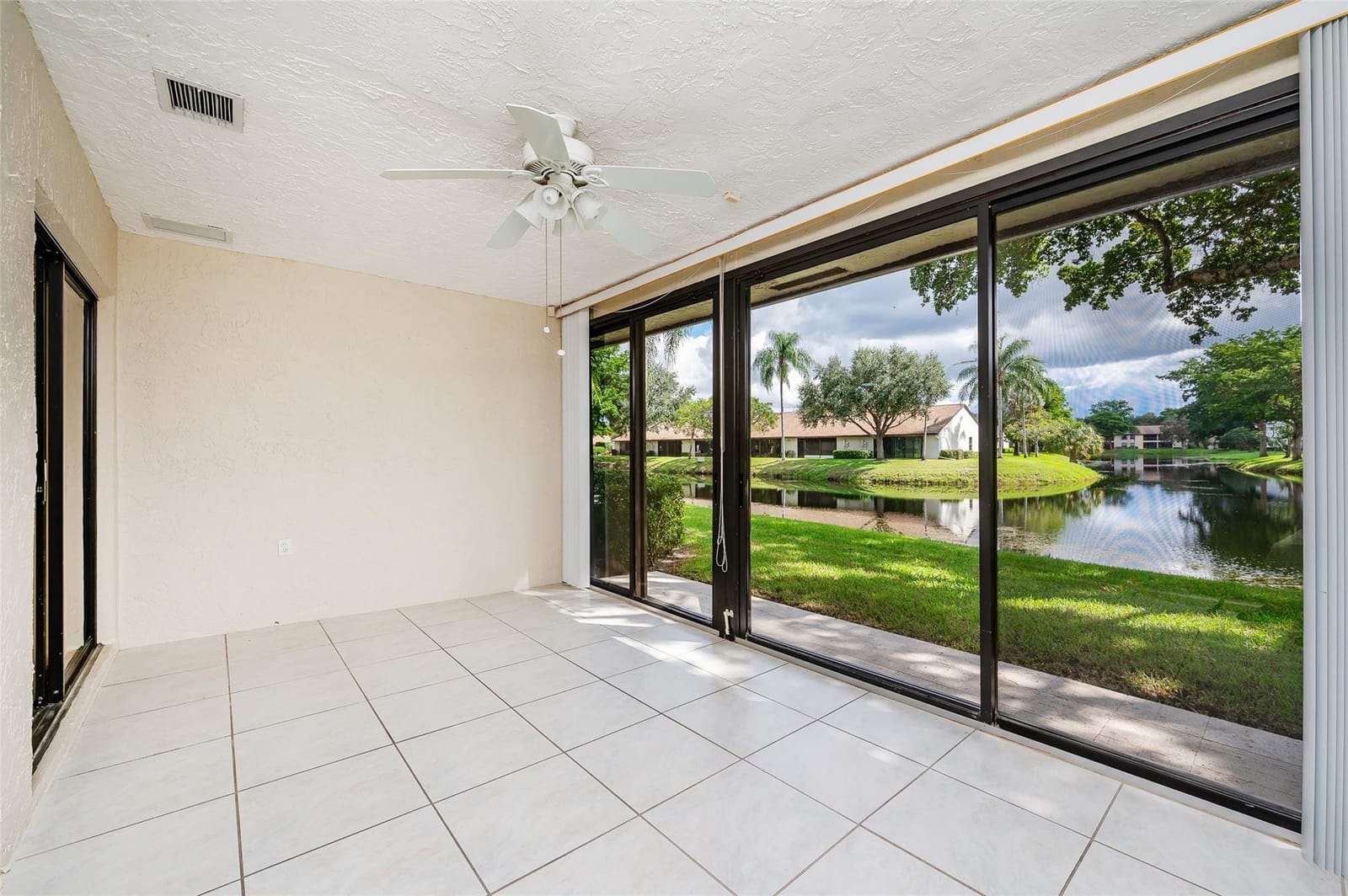 3272 Carambola Circle 3272 — photo 10