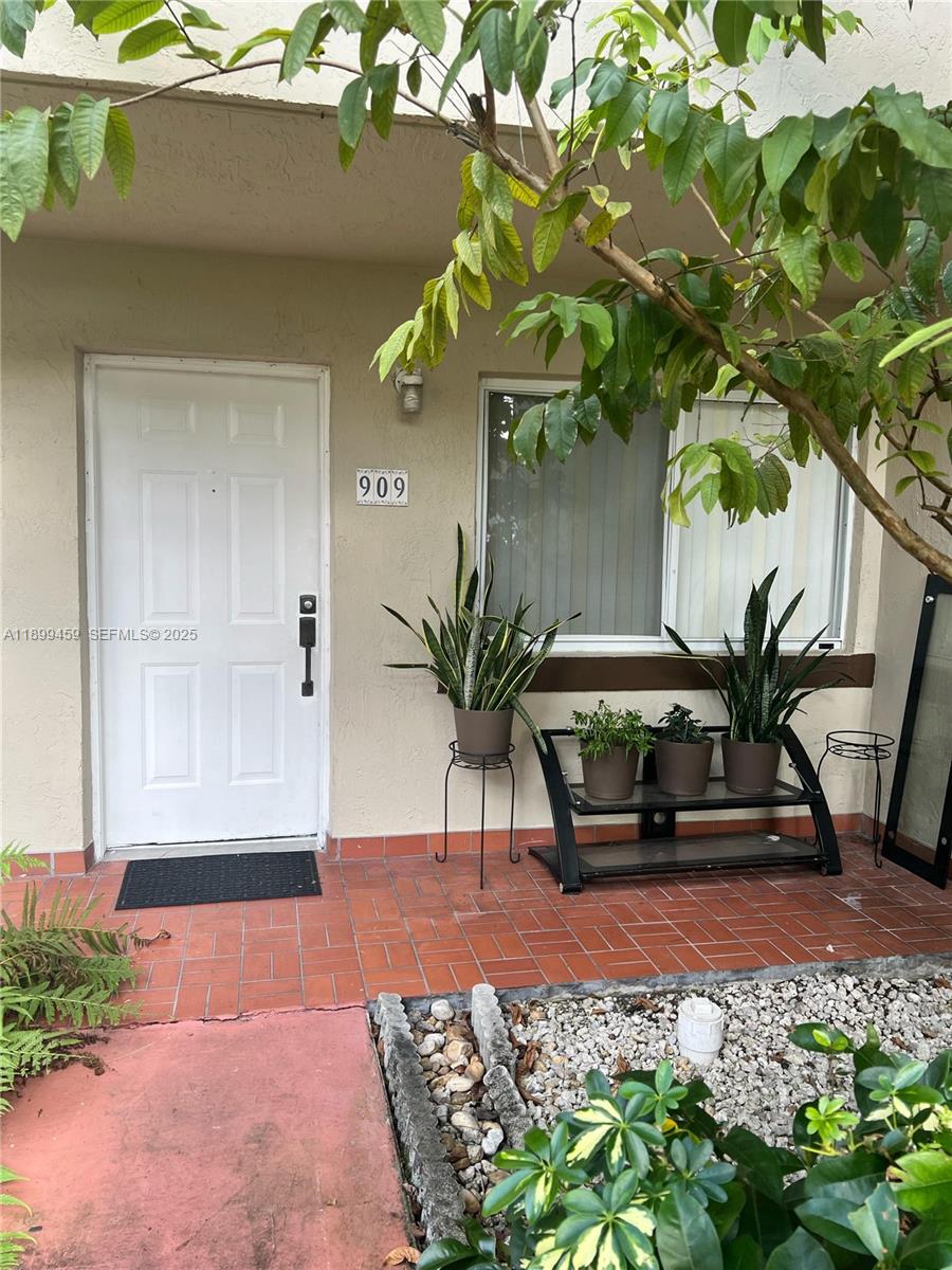 431 NW 82nd Avenue 909, Miami, FL 33126