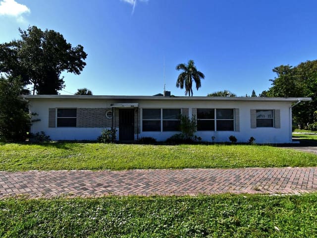 605 Georgia Avenue, sold in Pinewood Subdivision, Fort Pierce, FL