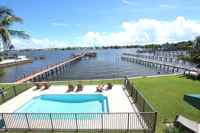 330 N Lake Drive, Lantana, FL 33462
