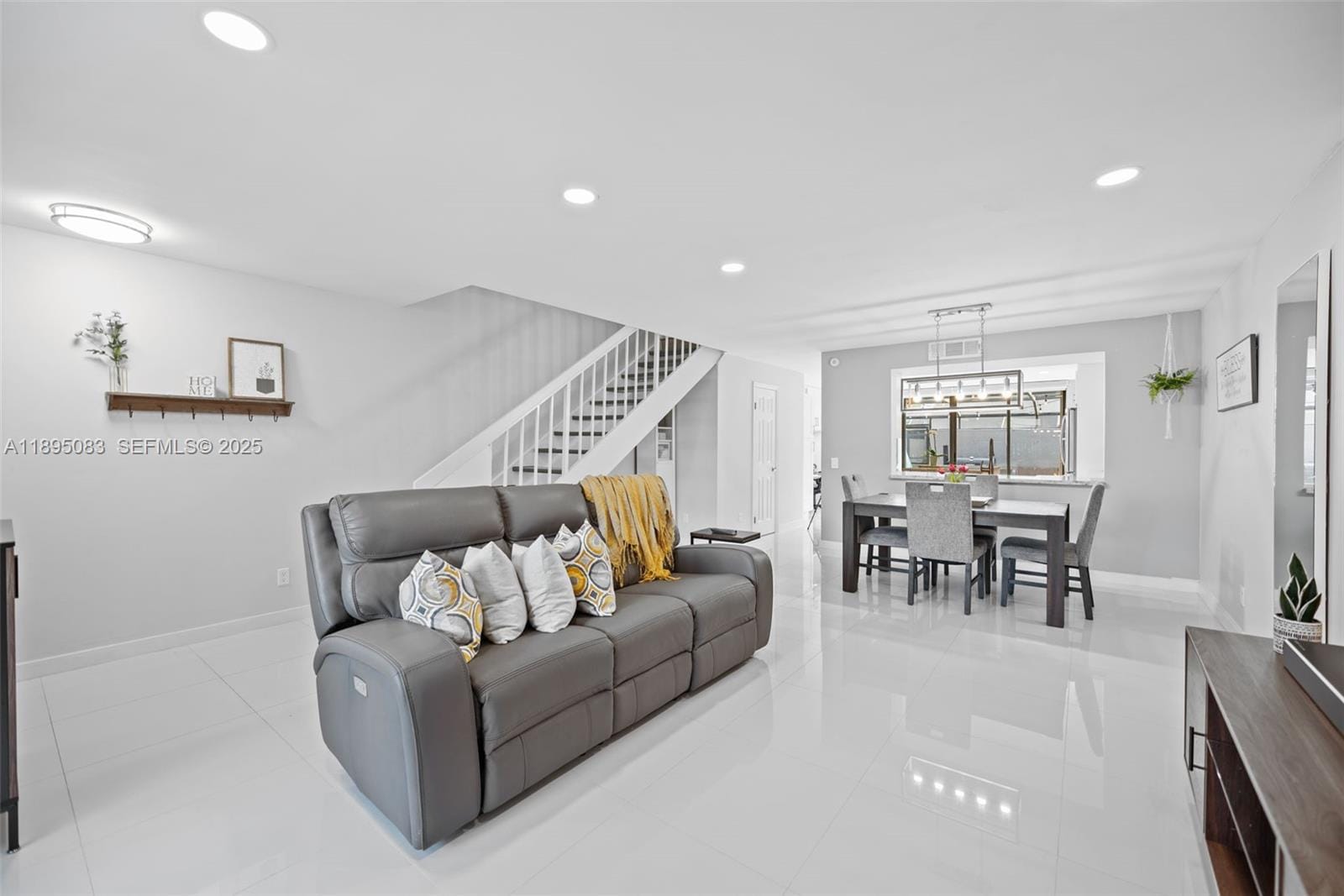 11318 NW 16th Street — photo 4