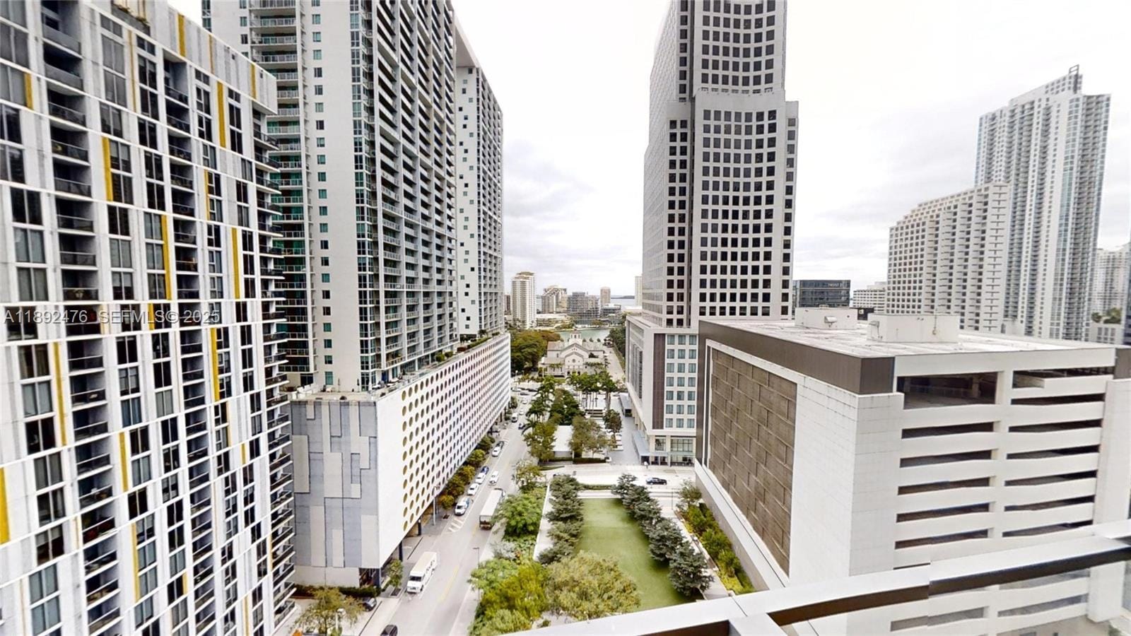 68 SE 6 Street 1111, Miami, FL 33131 photo 30