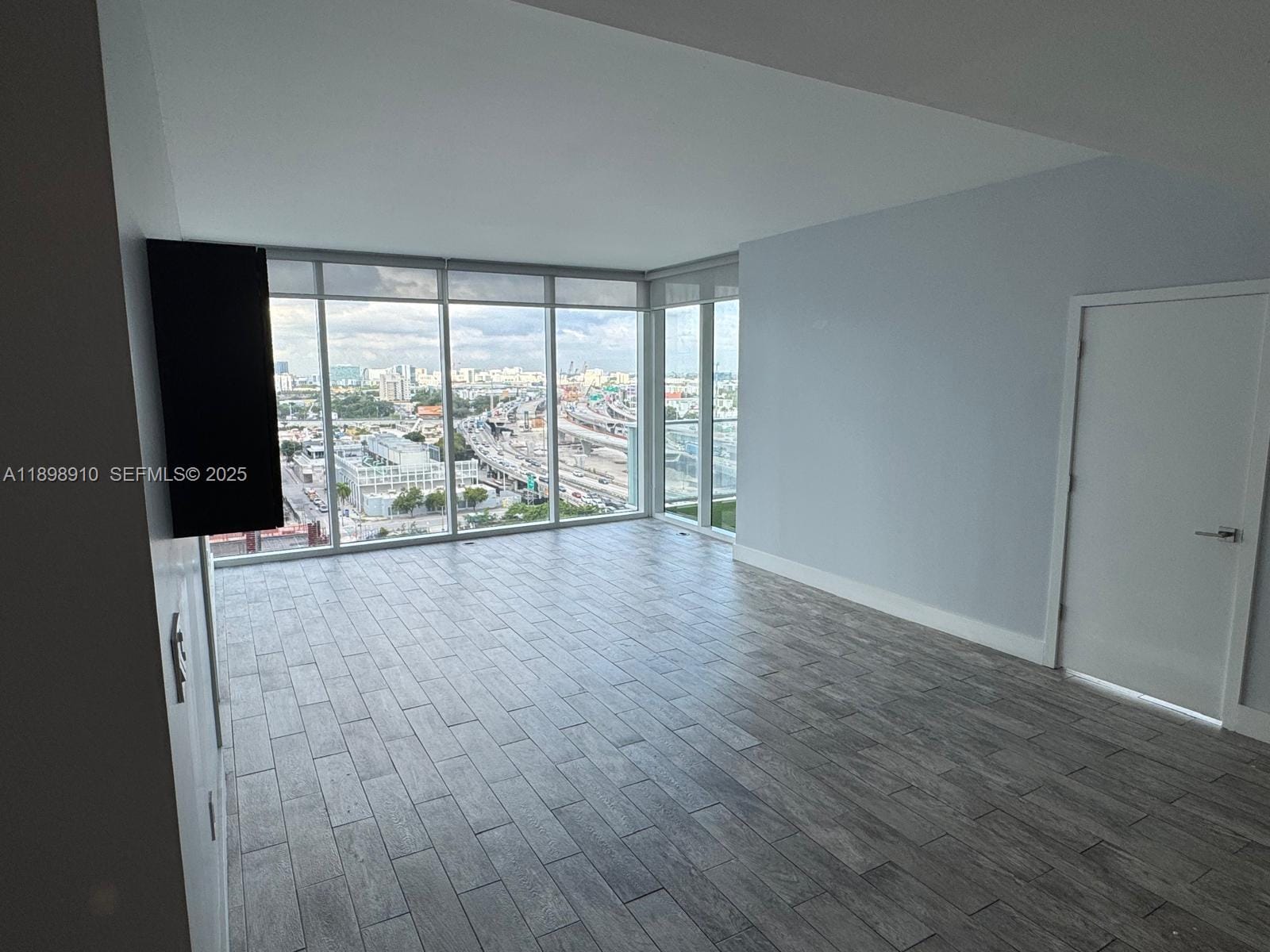 1040 Biscayne Boulevard 1106 — photo 9