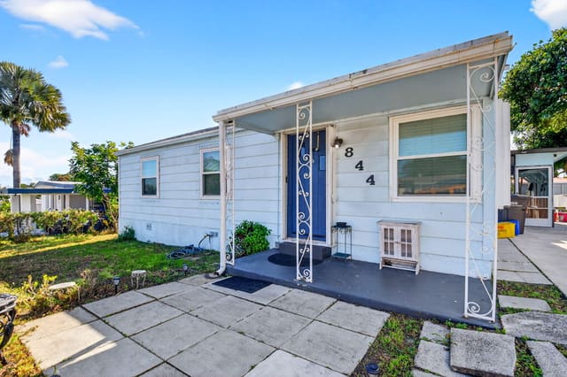 844 Bradley Street, sold in Lakeview Ridge, West Palm Beach, FL
