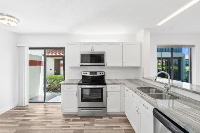 10679 Ocean Palm Way 101, sold in Palm Chase Condo, Boynton Beach, FL