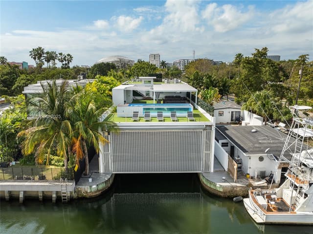 641 NW 7th St Road, sold in Spring Garden, Miami, FL
