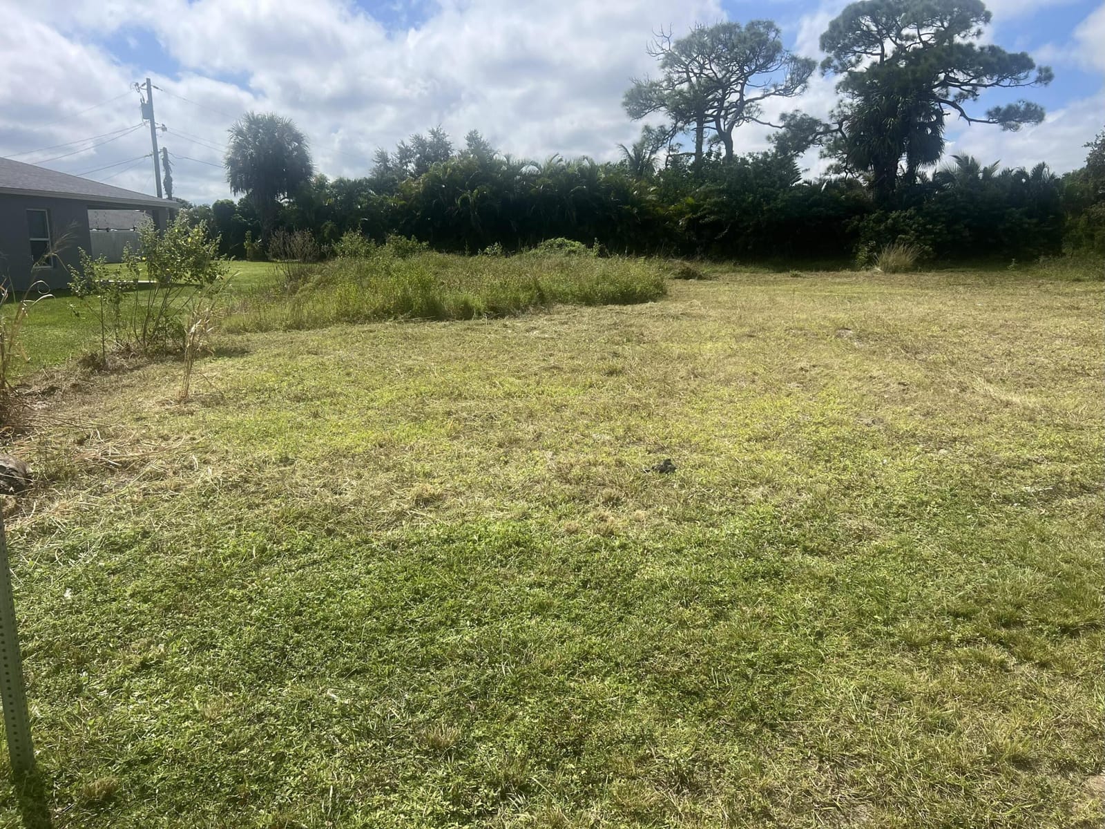 198 NE St James Drive, Port St. Lucie, FL 34983