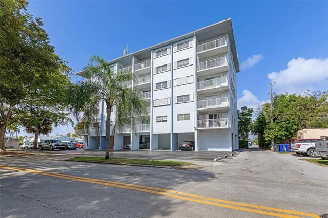 1701 Washington Street 304, sold in Princeton Condominium, Hollywood, FL