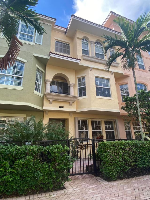 2456 San Pietro Circle, sold in Harbour Oaks, Palm Beach Gardens, FL