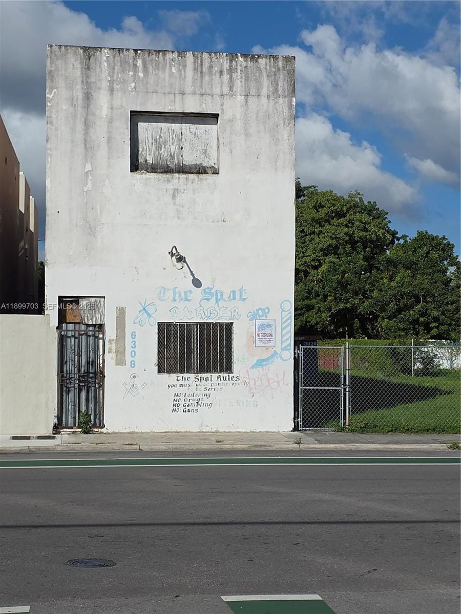 6306 NW 15th Avenue — photo 2