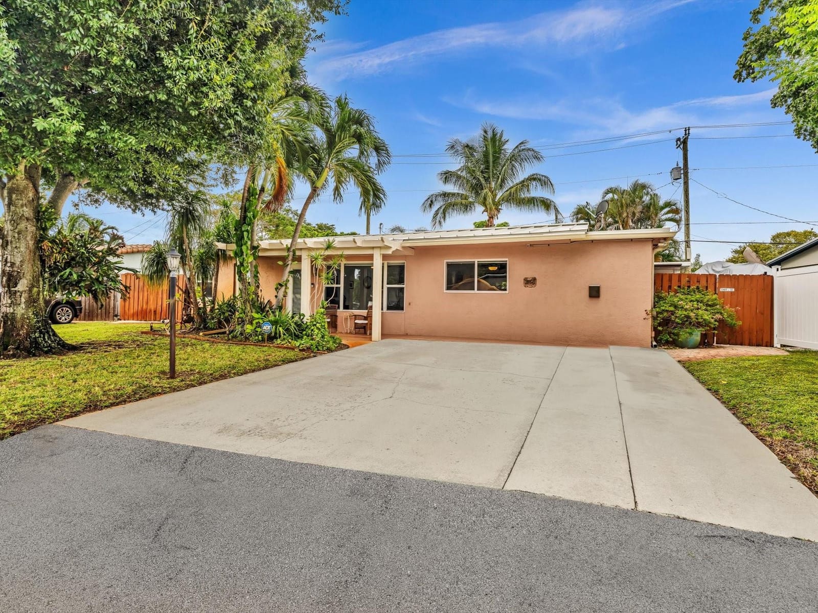 3201 NE 14th Avenue, Pompano Beach, FL 33064
