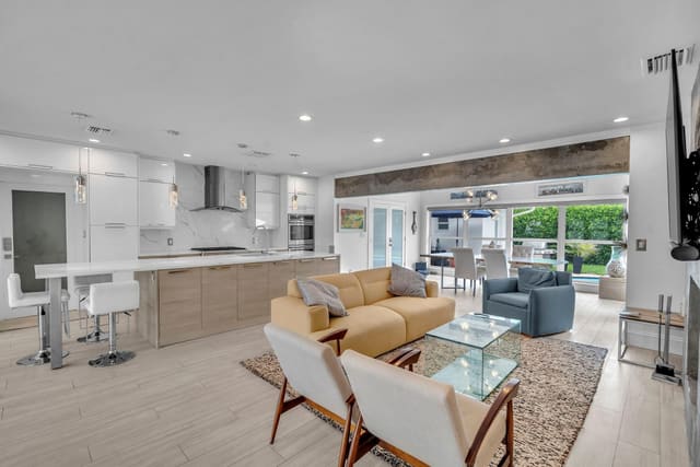 2212 NE 32nd Avenue, sold in Lauderdale Beach Ext 27-4, Fort Lauderdale, FL