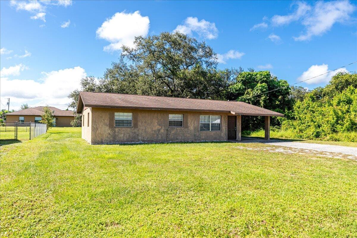2695 Mohawk Avenue, Fort Pierce, FL 34946 photo 2