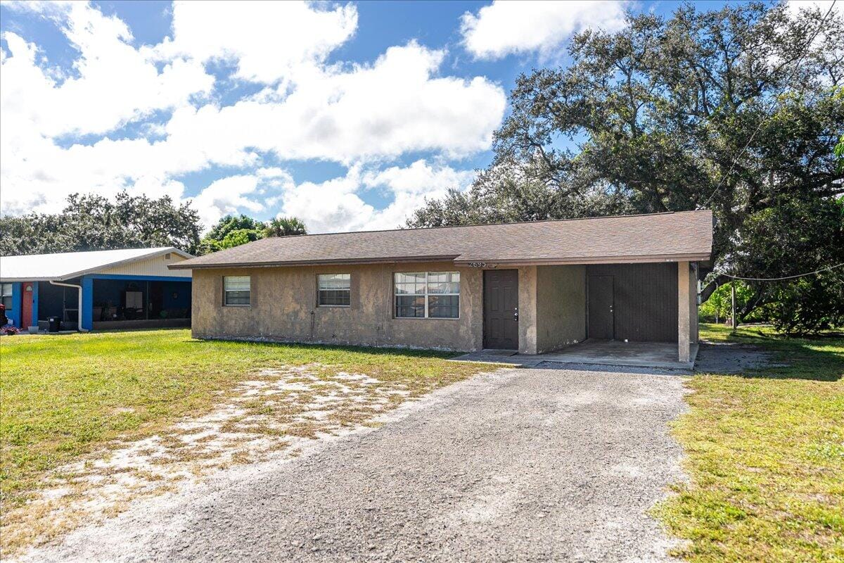 2695 Mohawk Avenue, Fort Pierce, FL 34946 photo 3